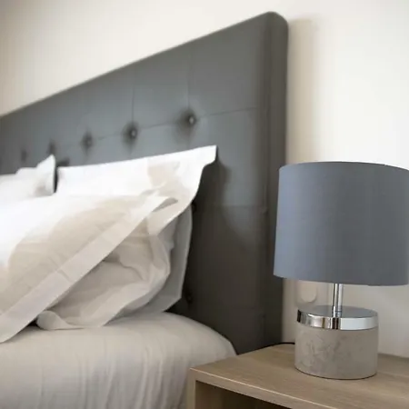 Beausoleil Metro Paris Sud 아파트 *