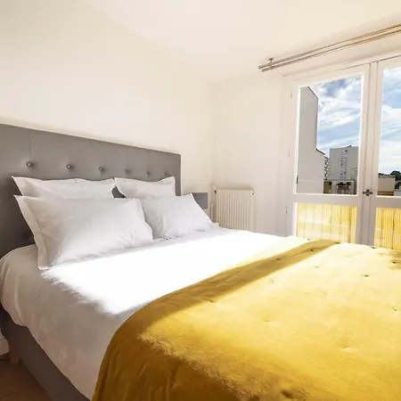 Beausoleil Metro Paris Sud 아파트