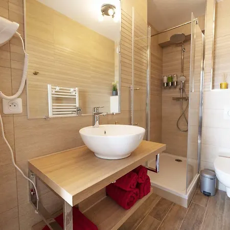 Beausoleil Metro Paris Sud Apartament *