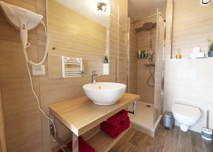 Beausoleil Metro Paris Sud Apartamento *